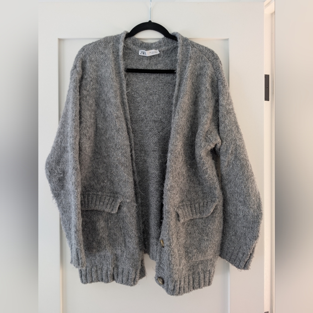 *Sale*Zara Cardigan. Size Small.